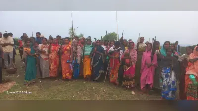 रघुनाथपुर पंचायत में प्रस्तावित परमाणु फैक्ट्री की मिट्टी जांच करने आई टीम को ग्रामीणों ने घेरा, प्रदर्शन