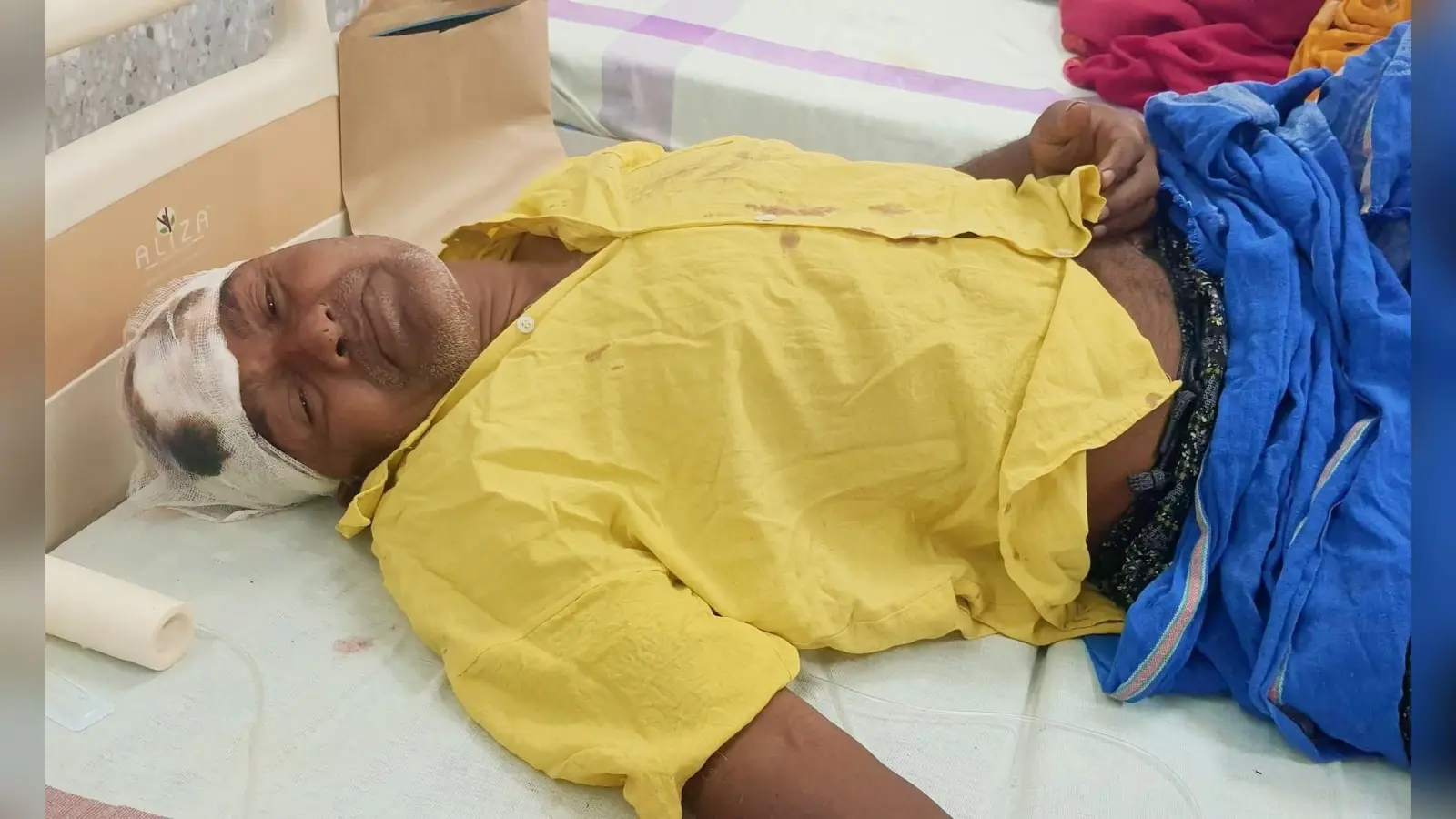 सेंटरिंग के दौरान दीवार गिरने से राजमिस्त्री गंभीर