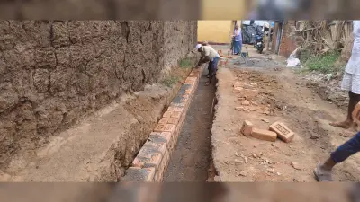 नयाडीह में नाला निर्माण की गुणवत्ता पर उठे सवाल, ग्रामीणों ने की जांच की मांग
