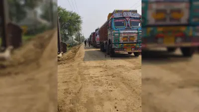 बालू लदे ट्रकों से लगा भीषण जाम, राहगीरों की बढ़ी परेशानी