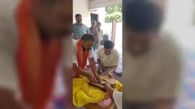 गौरवशाली विरासत को मिला नया सम्मान : डीएम-एसपी ने गोसपुर पहुंच दुर्लभ पांडुलिपियों का किया अवलोकन