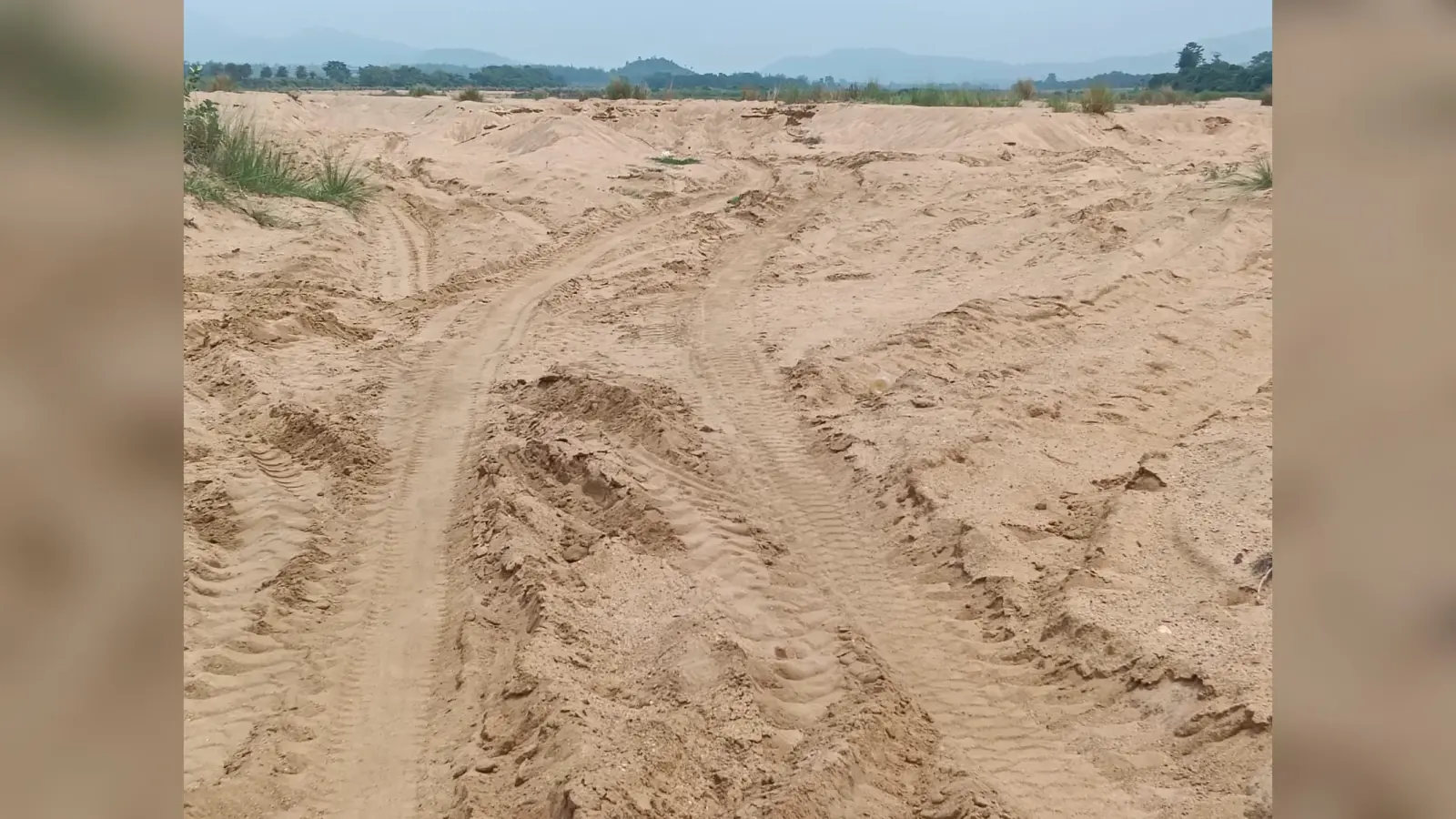 एनजीटी की रोक के बावजूद बालू उठाव जारी