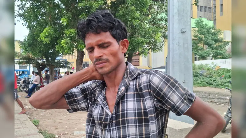 लोन पर ली बाइक की किस्त नहीं चुकायी तो दबंगों ने बीच सड़क पर बेरहमी से पीटा, बाइक छीनी