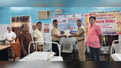 रक्तदान दिवस पर एसडीपीओ विजय कुमार ने किया रक्तदान