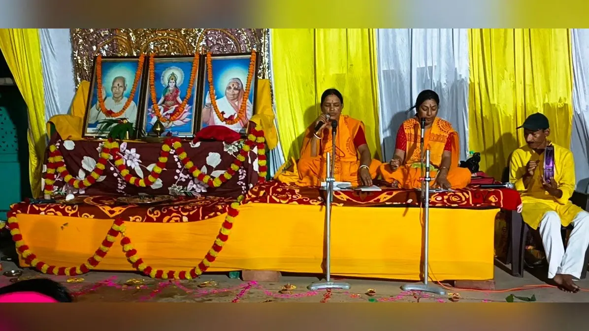 पंच कुंडीय यज्ञ में श्रद्धालुओं ने दी आहूति, ऋषि के संदेश को किया आत्मसात