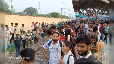 सिपाही भर्ती परीक्षा के बाद ट्रेन पकड़ने पहुंचे अभ्यर्थियों से जमालपुर स्टेशन पर रही भारी भीड़