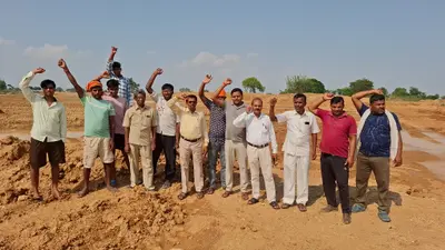 Giridih News :संवेदक पर तालाब जीर्णोद्धार कार्य में मनमानी का आरोप