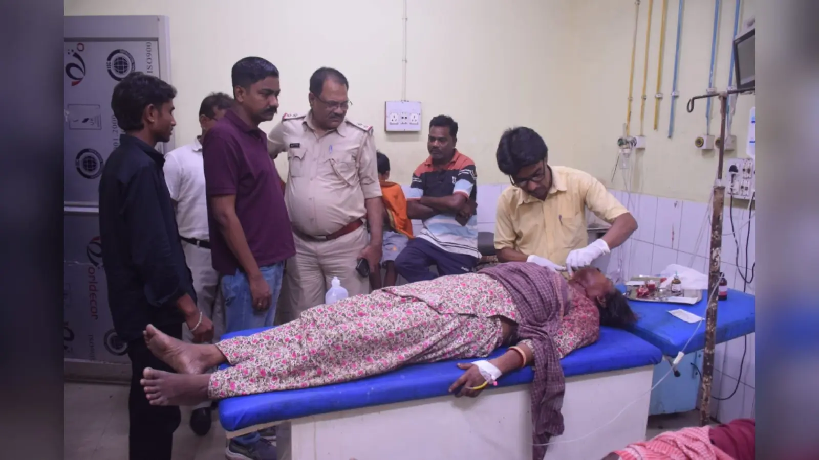 Dhanbad News: मैरिज हॉल में काम कर रही पत्नी का पति ने रेता गला, गंभीर