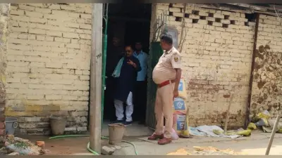 सरकारी रास्ता पर दीवार देकर अवरुद्ध करने का आरोप