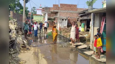 अमरपुर के कुल्हरिया महादलित टोला में घरों में घुसा पानी, लोगों ने जताया आक्रोश