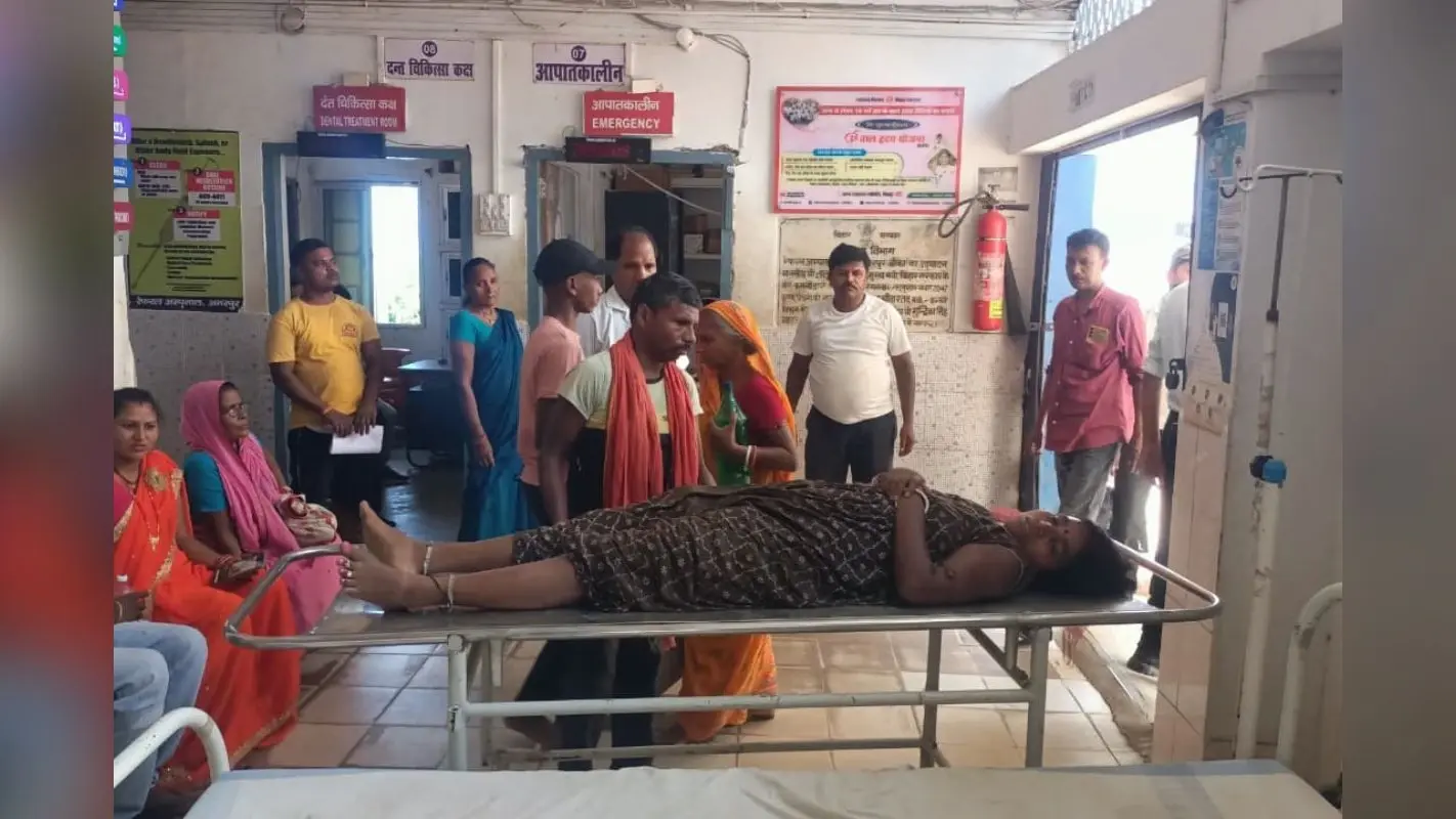 फोन पर पुत्री से विवाद के बाद महिला ने खाया कीटनाशक, गंभीर हालत में मायागंज रेफर