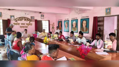 ग्रामीण व जनप्रतिनिधियों को दी गयी सड़क सुरक्षा की जानकारी