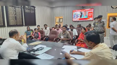 डीएम ने जनता दरबार में की 32 आवेदनों की सुनवाई