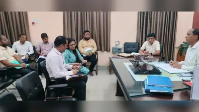 काम में अनावश्यक विलंब किसी भी हाल में बर्दाश्त नहीं : डीएम