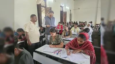 कुलपति ने किया स्नातक पंचम सेमेस्टर परीक्षा के केंद्रों का निरीक्षण