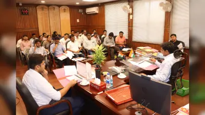 निर्धारित लक्ष्यों व मानकों के अनुरूप विकास कार्य पूरा करें: डीसी