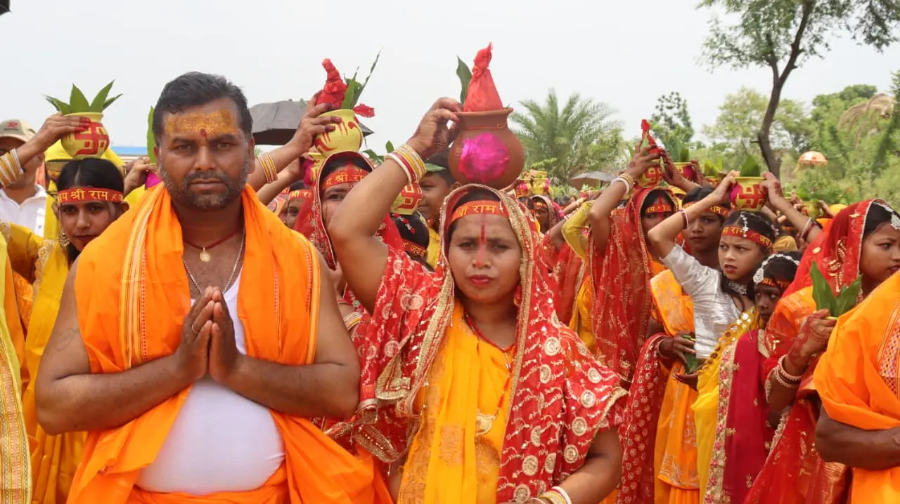हनुमान मंदिर में प्राण प्रतिष्ठा से पहले कलश यात्रा में उमड़ा जनसैलाब