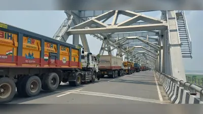 20. मुंगेर गंगा पुल से बरियारपुर तक महाजाम, रात 10 बजे से थम गई वाहनों की रफ्तार