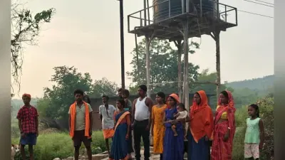नदी का गंदा पानी पीने को विवश हैं ग्रामीण