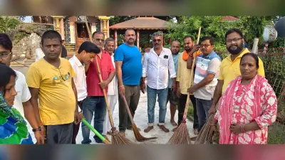 मत्स्यगंधा मंदिर परिसर में भाजपा ने चलाया स्वच्छता अभियान