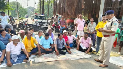 गंगा स्नान के दौरान तेज धारा में छात्र लापता, बचाने के प्रयास में डूब रहे दोस्तों को ग्रामीणों ने बचाया