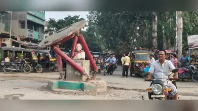 आंबेडकर प्रतिमा की बदहाली लोगों का आक्रोश, पुनर्निर्माण की मांग