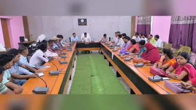 विकास कार्यों में तेजी लायें पंचायत सहायक: बीडीओ