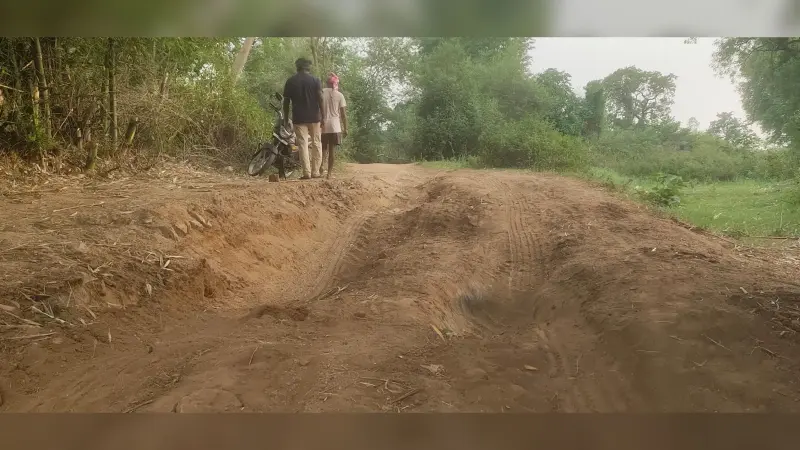 विकास की बाट जोह रहे टिकेतरी के 400 ग्रामीण