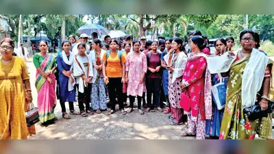 सरकारी शिक्षकों के प्राइवेट ट्यूशन पर रोक का विरोध, अभिभावकों ने बीडीओ और विधायक से की मुलाकात