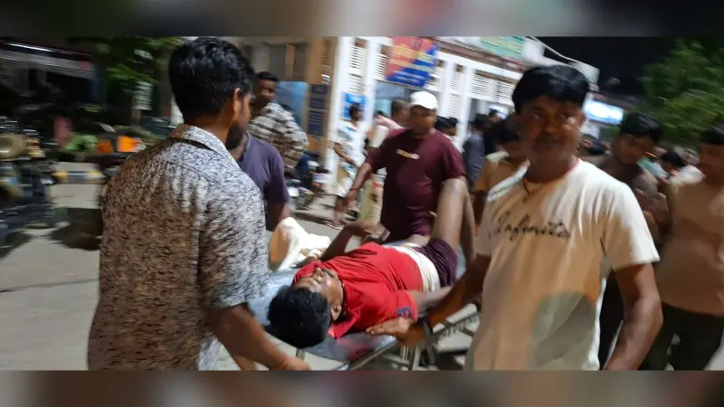 मोबाइल छिनतई का विरोध करने पर सैलून संचालक को मारी गोली, हालत गंभीर