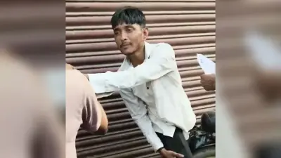 कार लगाने के विवाद के बाद पहुंची पुलिस पर फूटा स्थानीय लोगों का गुस्सा