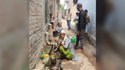 नगर पंचायत हबीबपुर में नाली के बीच से गुजरी पाइपलाइन क्षतिग्रस्त, दूषित पानी पीने को लोग मजबूर