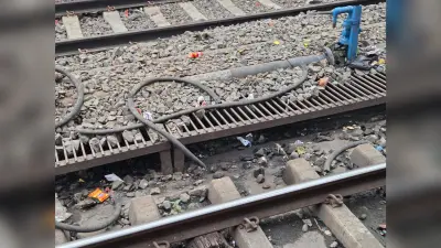 टूटे पाइप से हजारों लीटर पानी बर्बाद, भागलपुर स्टेशन पर बदहाल व्यवस्था ने उठाए सवाल