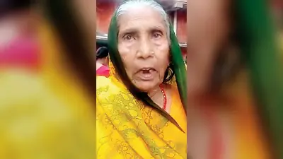 जमशेदपुर: बेटी से ही बेघर होने का दर्द झेल रही बुजुर्ग मां, न्याय की आस में थाने से डीसी-एसएसपी तक लगायी गुहार