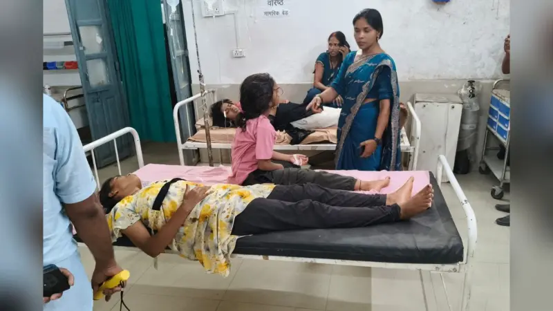 गढ़वा कस्तूरबा गांधी आवासीय स्कूल फूड प्वाइजनिंग मामला: अभिभावकों ने लगाए खाने पर गंभीर आरोप