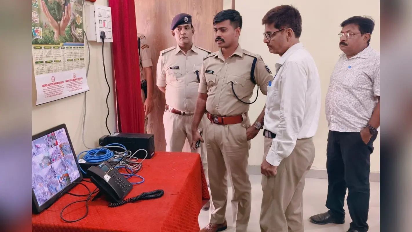ट्रेन में छूटा 20 हजार का मोबाइल, RPF ने खोजकर लौटाया! यात्री ने कहा- ऐसी ईमानदारी कम ही देखने को मिलती है