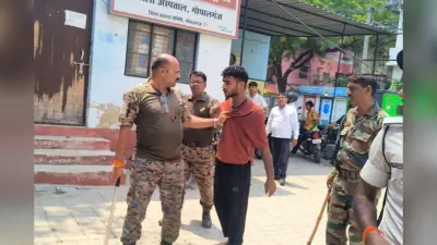गोपालगंज : अस्पताल में लगा AC खोलकर ले जाने की कोशिश कर रहा था युवक धराया