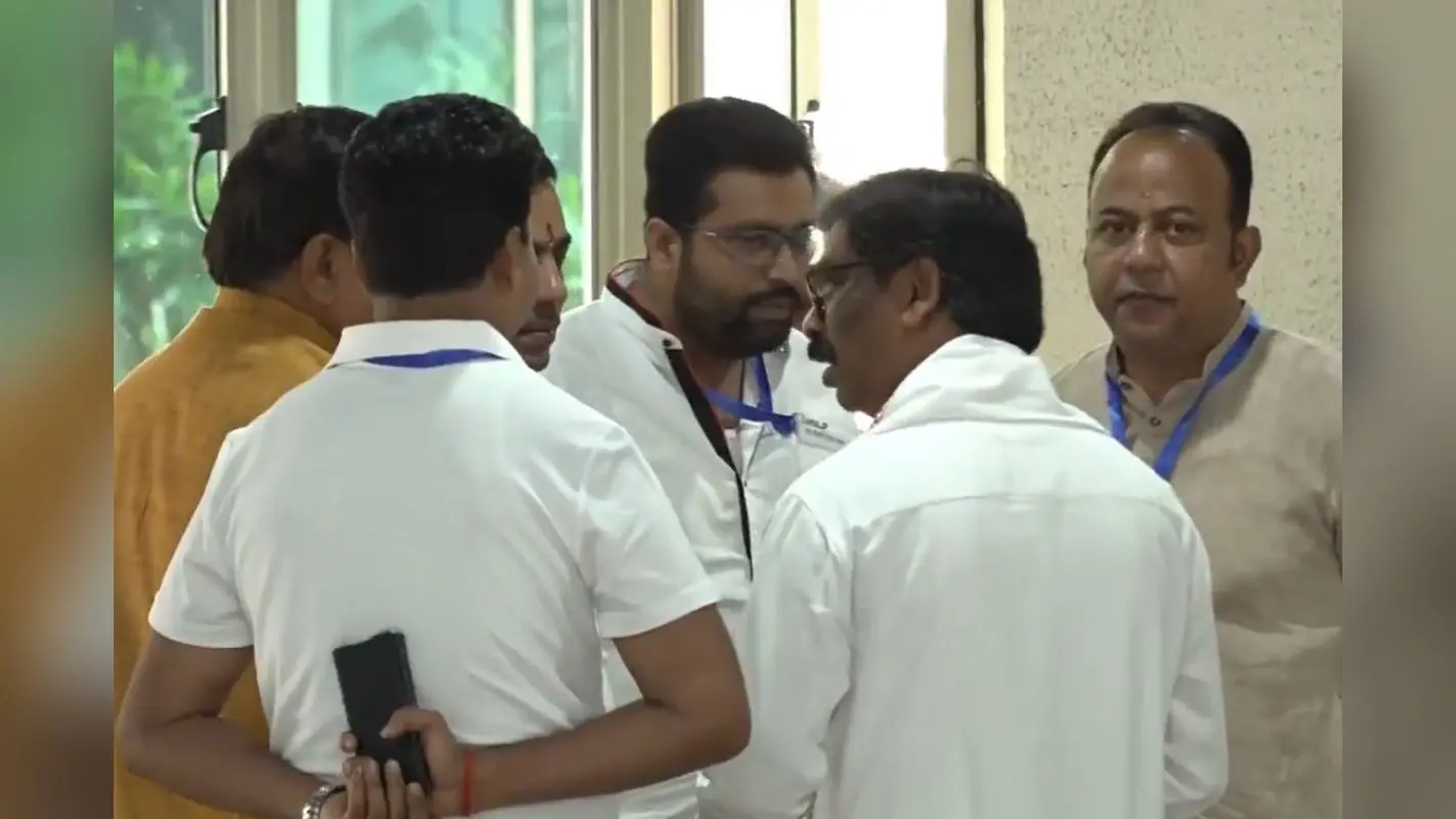 झारखंड राज्यसभा चुनाव: हेमंत सोरेन की BJP विधायकों के साथ ‘चाय पर चर्चा’, सोशल मीडिया पर वीडियो वायरल