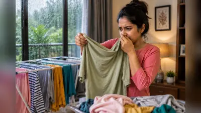 बारिश में कपड़ों की बदबू से हैं परेशान? ये आसान ट्रिक्स करेंगी कमाल