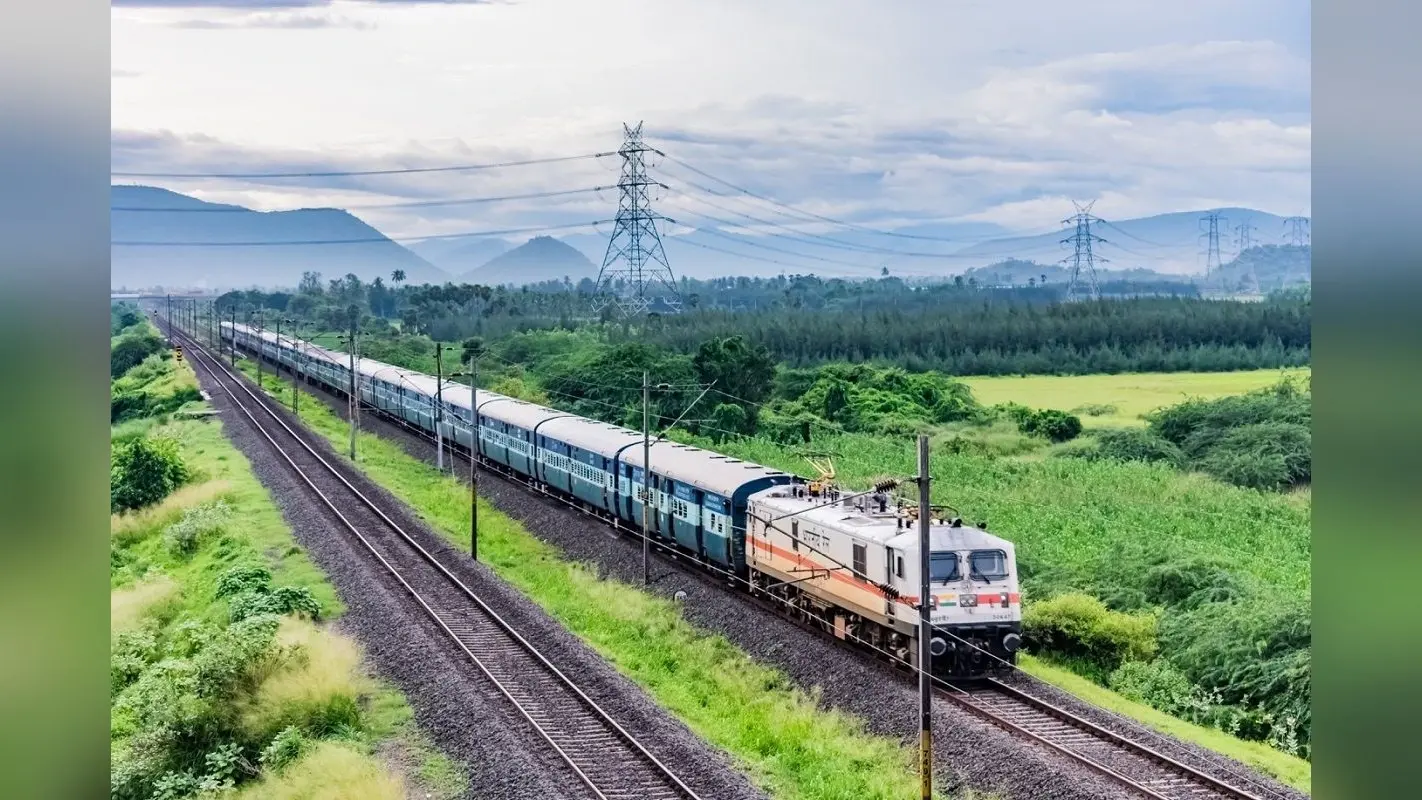 Indian Railways : अब घर बैठे मिनटों में बुक करें जनरल टिकट, काउंटर की लाइन से मिलेगी राहत