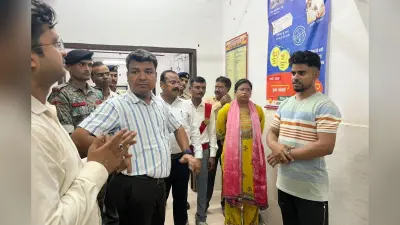 रोहतास PHC में डीएम का एक्शन : नवजात को निजी अस्पताल भेजने पर कर्मियों को लगाई फटकार, बोले- सुविधाएं मौजूद है तो क्यों …