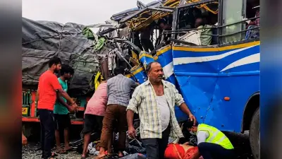 भारी बारिश के बीच जलपाईगुड़ी में भीषण हादसा, बस-ट्रेलर की टक्कर में 4 की मौत, 30 घायल