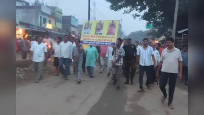 गोड्डा: पोड़ैयाहाट मुखिया पर फायरिंग के विरोध में प्रदर्शन, ग्रामीणों ने निकाला मशाल जुलूस