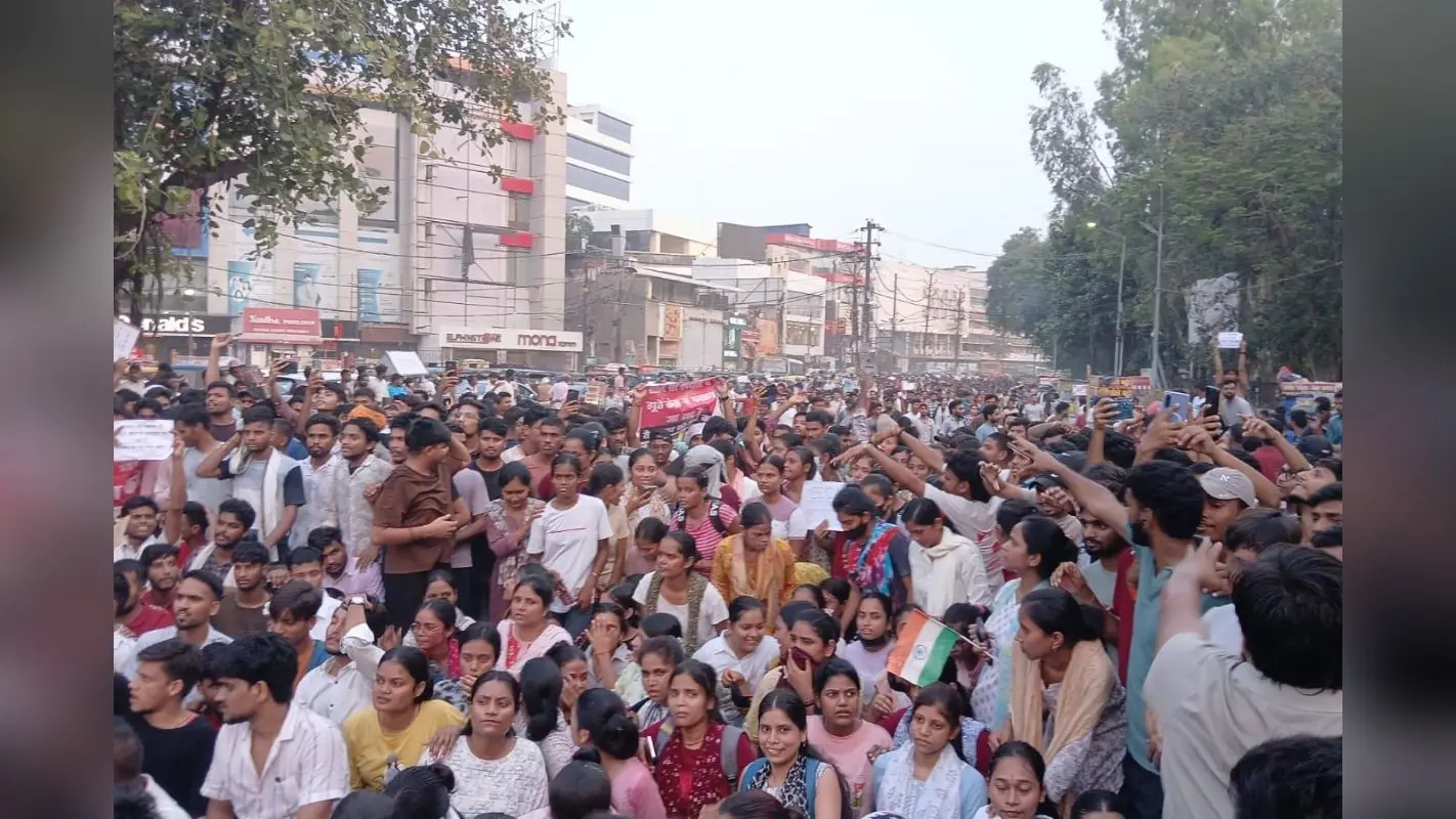 ‘जेल का ताला टूटेगा, रौशन सर छूटेगा…’, हजारों की संख्या में पटना की सड़कों पर उतरे छात्र, खान सर हाय-हाय के भी लगे नारे