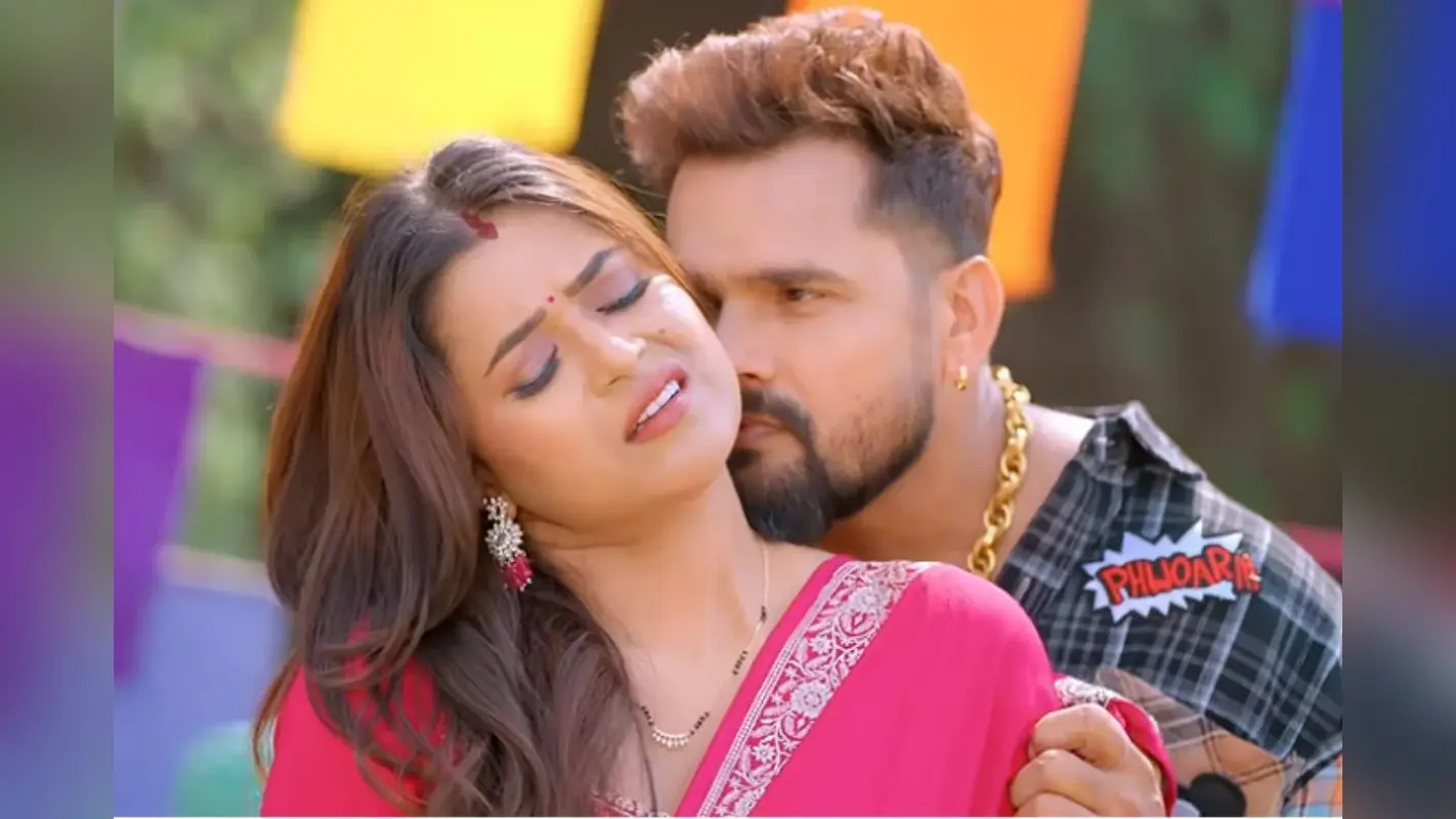 खेसारी लाल यादव के नए गाने ‘चाटिए जाला हो’ ने मचाया बवाल, डिंपल सिंह संग रोमांटिक केमिस्ट्री देख फैंस बोले- यूट्यूब हैंग हो गया