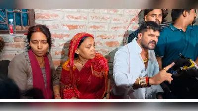खेसारी लाल पहुंचे भरत तिवारी के घर, परिवार को दिया 50 हजार की मदद, बोले – आपके साथ खड़े हैं