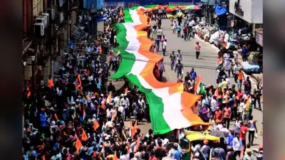 कुम्हारटोली में थमा मां दुर्गा की मूर्तियों का निर्माण, मिट्टी सिंडिकेट पर हंटर से हाहाकार, सड़कों पर उतरे मूर्तिकार
