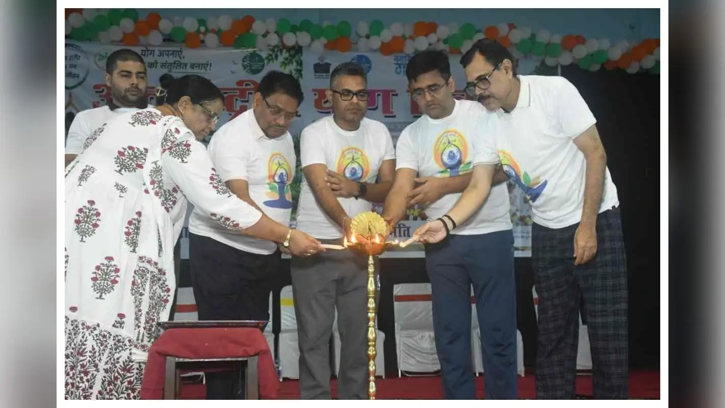 अंतरराष्ट्रीय योग दिवस पर नगर भवन में योग शिविर आयोजित, विधायक माधव आनंद हुए शामिल