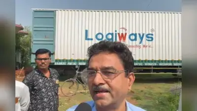 सवा करोड़ की चोरी का खुलासा: मधुपुर के पाथरोल में मिला गारमेंट्स से भरा माल, ट्रक चालक फरार