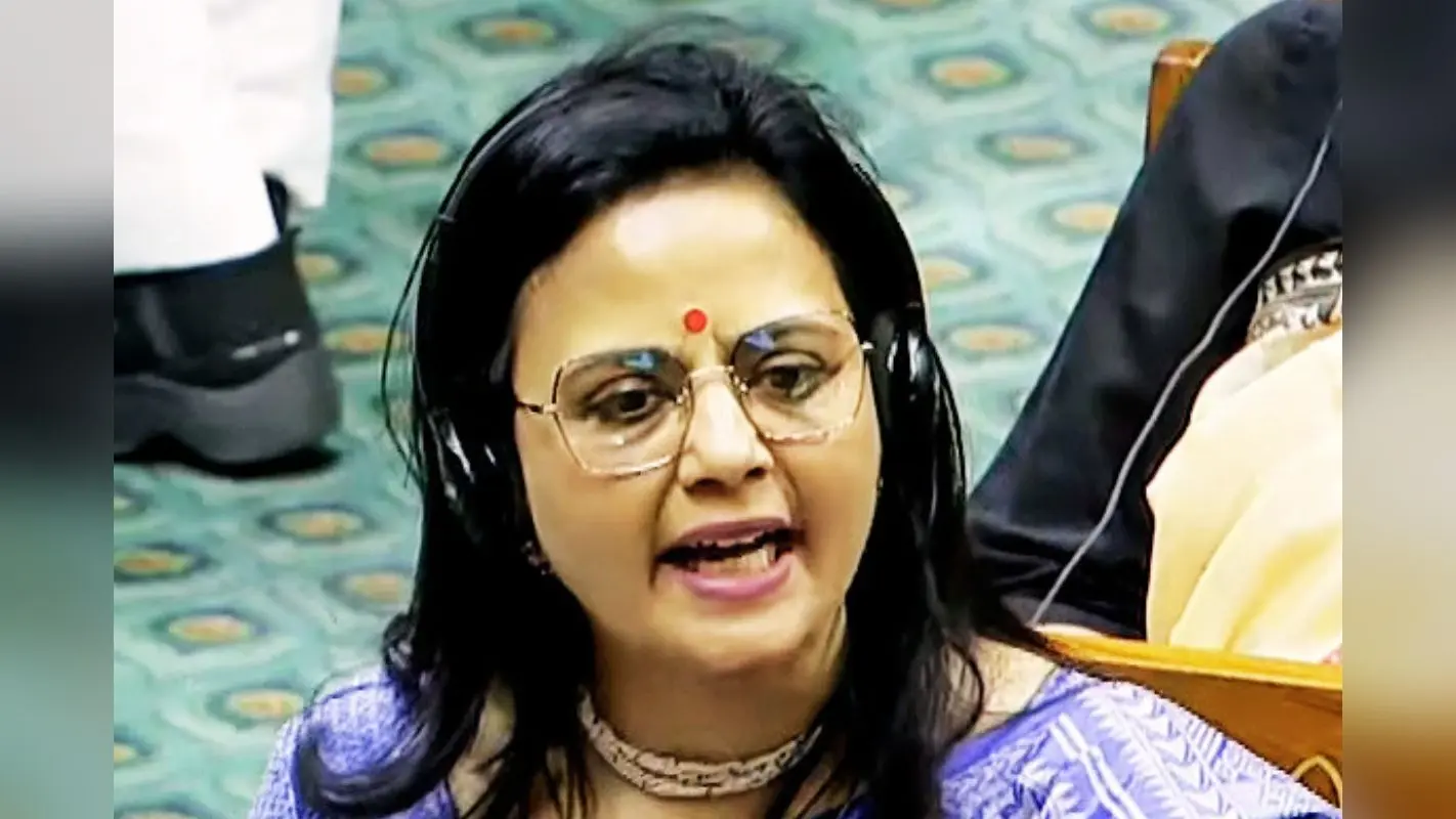 बंगाल के सियासी भूचाल पर महुआ मोईत्रा का बड़ा धमाका, तृणमूल छोड़ने वालों को बताया ‘कचरा’